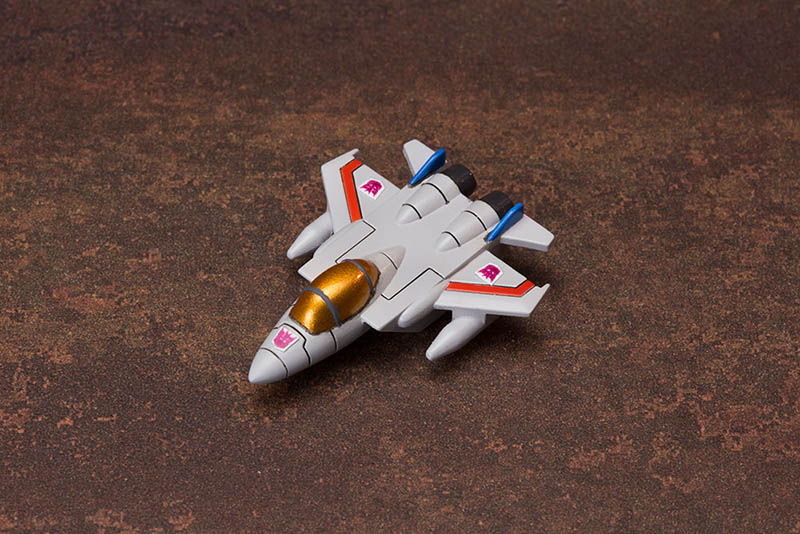 http://www.kotobukiya.co.jp/wp-content/uploads/2015/04/ds_starscream_u11.jpg