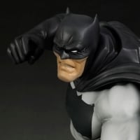 THE DARK KNIGHT RETURNS: BATMAN -HUNT THE DARK KNIGHT- ARTFX STATUE